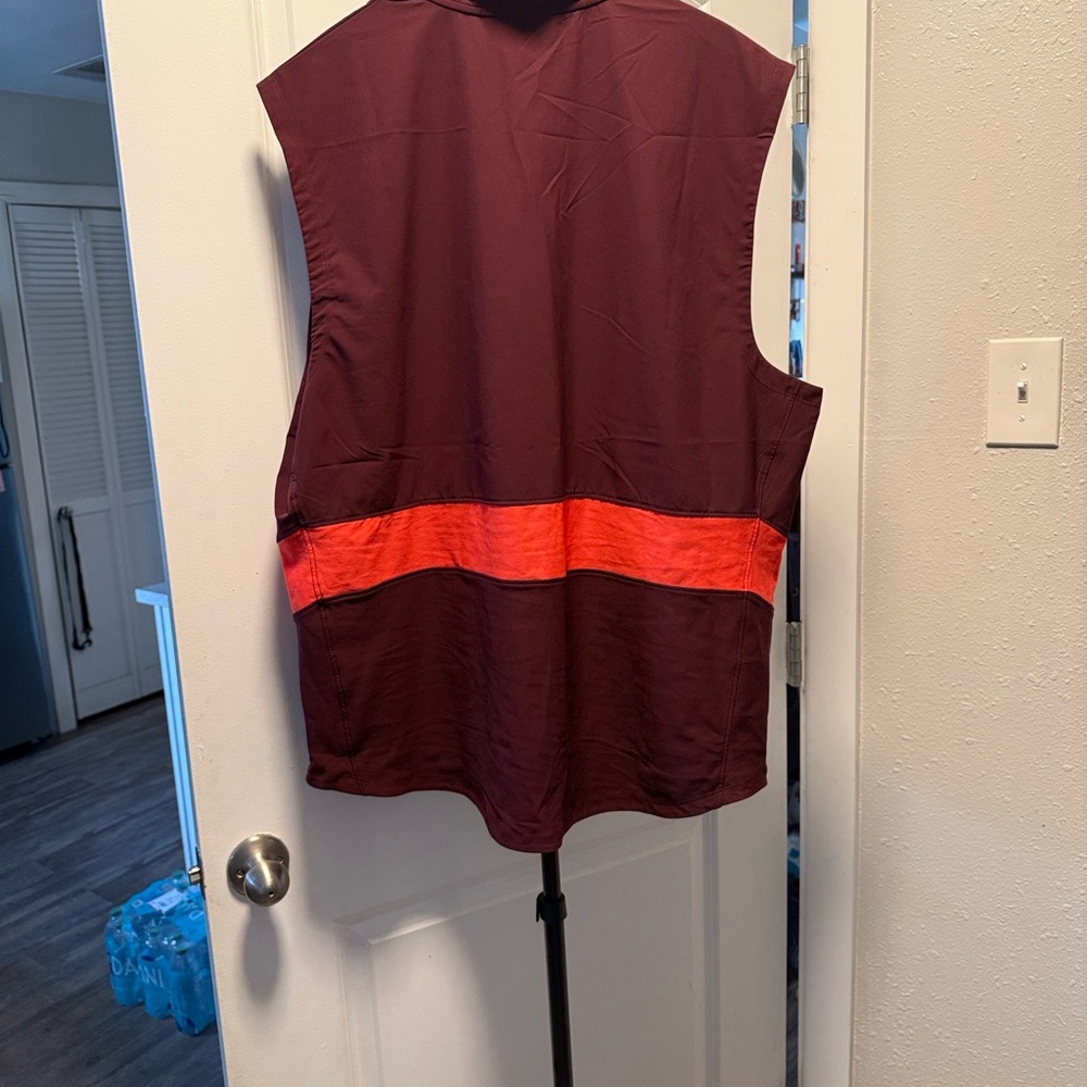 Under Armour Men's Maroon and Orange Vest - Picture 6 of 6